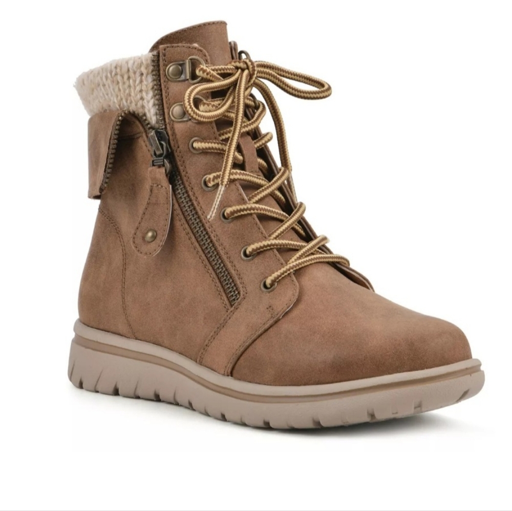 White Mountain Hope Booties size 9.5. Brand new in box. Color is tan.